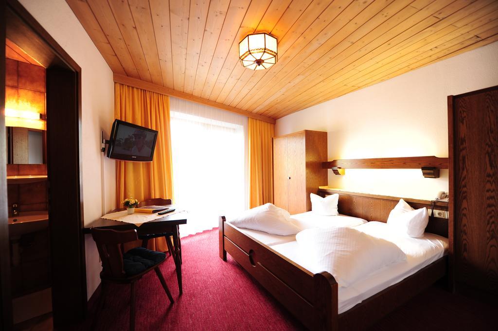 Hotel Garni Lamm Nauders Oda fotoğraf