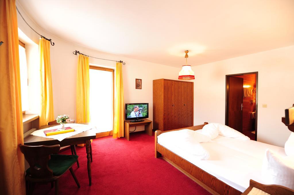Hotel Garni Lamm Nauders Oda fotoğraf