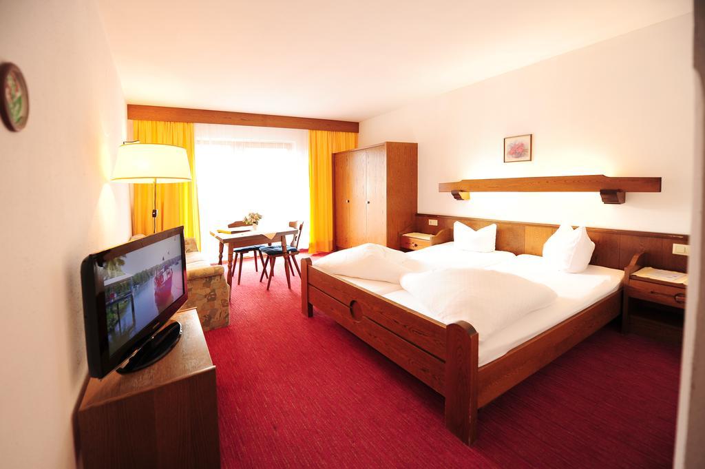 Hotel Garni Lamm Nauders Oda fotoğraf